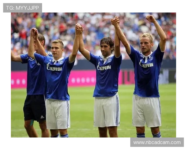 沙尔克04旧将琼斯：劳尔非常适合沙尔克04，我愿当他助教